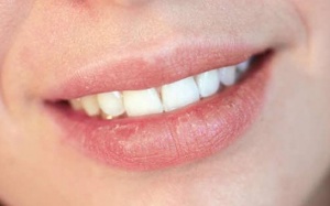 Tuyệt chiêu dưỡng môi căng mọng cho các cô nàng văn phòng