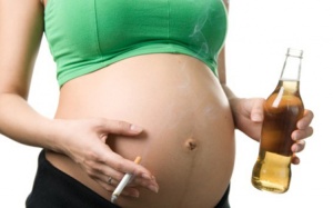 Thực phẩm bà bầu tuyệt đối không nên ăn, uống dù chỉ 1 lần