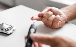 Kiểm soát biến chứng đái tháo đường: Chỉ ổn định đường huyết là chưa đủ!