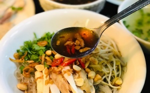 Tối nay ăn gì: Đổi vị bữa tối với miến gà trộn