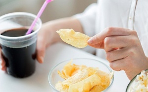 Lưu ý trước khi hiến máu: Cần tránh ăn gì?