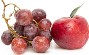 Ngăn chặn ung thư tuyến tiền liệt di căn nhờ ăn táo và nho?