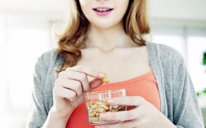 Vì sao người bị trầm cảm nên ăn hạt điều?