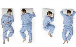 Bị đau lưng, trào ngược dạ dày thực quản nên nằm ngủ thế nào?