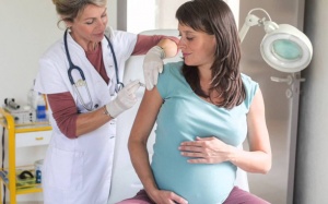 Phụ nữ mang thai có nên tiêm phòng cúm?