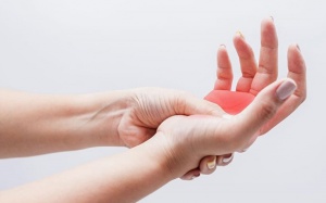 5 biện pháp tự nhiên giảm tê bì tay chân cho người bệnh đái tháo đường