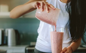Tạm biệt mái tóc xơ yếu, gãy rụng với 5 loại sinh tố
