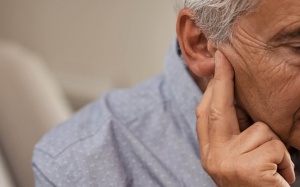 Có tiếng ù, tiếng e e trong tai là bị bệnh gì?