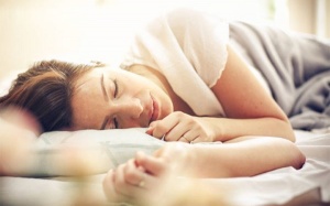 Ngủ chập chờn hay tỉnh giấc ảnh hưởng đến sức khỏe như thế nào?