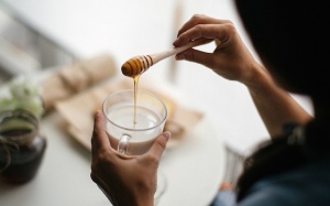 Uống sữa pha với mật ong có tốt cho sức khỏe?