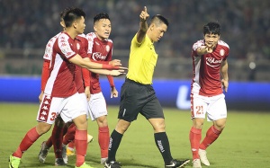 Trọng tài V.League lại bị kỷ luật, Cúp Quốc gia 2020 diễn ra vào tháng 8