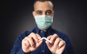 Dịch Covid-19: Bỏ thuốc lá trước khi quá muộn