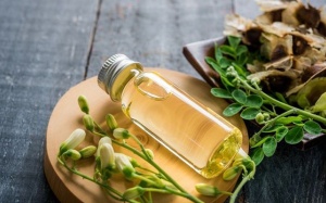 Dầu chùm ngây: 6 lợi ích làm đẹp toàn diện cho da và tóc  