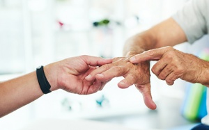 Viêm khớp vảy nến: nên ăn và kiêng những thực phẩm nào?