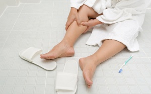 Nguyên nhân khiến bạn hay bị chuột rút, run tay chân không kiểm soát