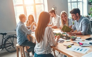 Tử vi thứ Hai (10/8/2020): Cự Giải dễ bị ảnh hưởng bởi mọi người xung quanh