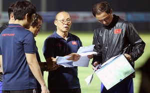 ĐT Việt Nam lần thứ 3 thay đổi lịch tập trung, Văn Hậu kịp góp mặt