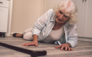 Những nguyên nhân khiến người cao tuổi hay bị té ngã