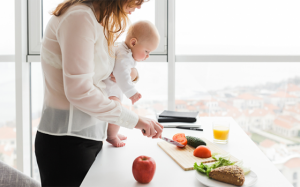 Phụ nữ đang cho con bú nên chú ý bổ sung 5 dưỡng chất này 