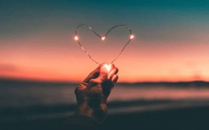 Tử vi thứ Ba (18/8/2020): Song Ngư đang được rất nhiều người yêu mến