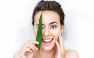 Mách bạn 9 cách trị mụn trứng cá bằng nha đam tại nhà