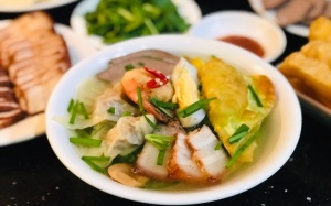 Tối nay ăn gì: Bày biện mỳ vằn thắn cho ngày cuối tuần mát mẻ