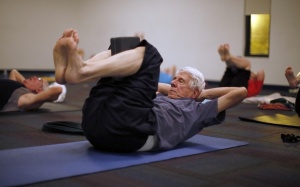 Bị đau lưng dưới có nên tập yoga không?