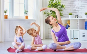 Cho trẻ tập yoga: Cha mẹ cần lưu ý những gì?