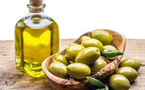 Cách làm mặt nạ dưỡng tóc từ dầu ô liu như thế nào?