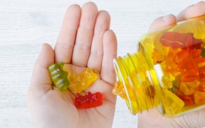 Những lưu ý khi cho trẻ sử dụng vitamin dạng kẹo dẻo