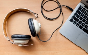 Sử dụng tai nghe thế nào để không ảnh hưởng tới thính lực?