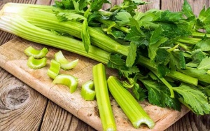 Vì sao bạn nên ăn rau cần tây mỗi ngày?