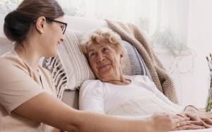 Chăm sóc bệnh nhân liệt nửa người sau tai biến mạch máu não như thế nào?