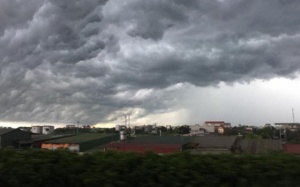 Dự báo thời tiết: Mưa lớn, Bắc Bộ đề phòng dông lốc 