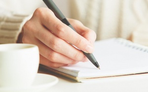 Run và co cứng cơ tay khi viết, phải làm sao?