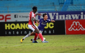 Ngoại binh CLB TP.HCM 'khen' Quang Hải diễn kịch quá tốt