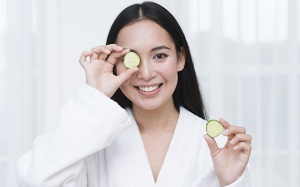 Cách giảm quầng thâm, bọng mắt tự nhiên với thực phẩm