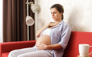 Mẹ bầu bị đau họng, nguyên do và cách xử lý?