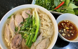 Tối nay ăn gì: Bún măng ngan ấm lòng ngày mưa gió