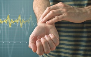 Tim đập mạnh: Nguyên nhân và cách khắc phục