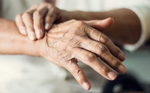 Tác dụng của Vương Lão Kiện với bệnh Parkinson như thế nào?