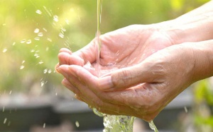 Xử lý nước sinh hoạt bị ô nhiễm sau mưa lũ thế nào?