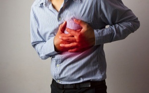 Hẹp mạch vành: Uống thuốc vẫn đau tức ngực phải làm sao?