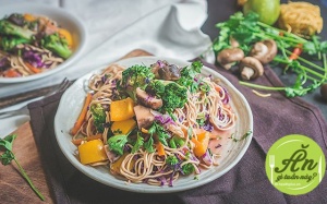 Thực đơn tuần mới: Cùng Health+ làm mì xào, cơm cuộn trứng!