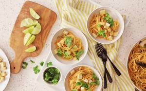 Biến tấu với mì gạo: Mì trộn chay ăn kèm đậu phụ