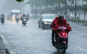 Dự báo thời tiết: Bão số 10 tăng cấp tiến sát miền Trung