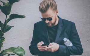 Nam giới dừng để ĐTDĐ ở túi quần trước nếu còn muốn có con