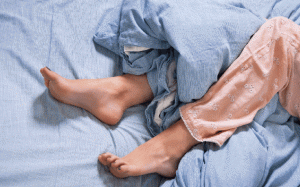Bị run chân vào ban đêm, hay bồn chồn là bệnh gì?