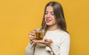 Dùng trà thảo mộc nuôi tóc nhanh dài: Bạn đã thử chưa?