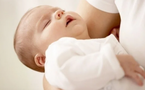 Mẹo tự nhiên xử trí thở khò khè cho bé yêu